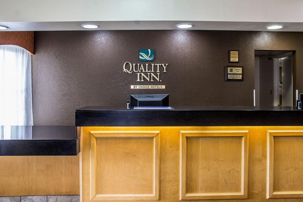 Quality Inn Newton At I-80 מראה חיצוני תמונה