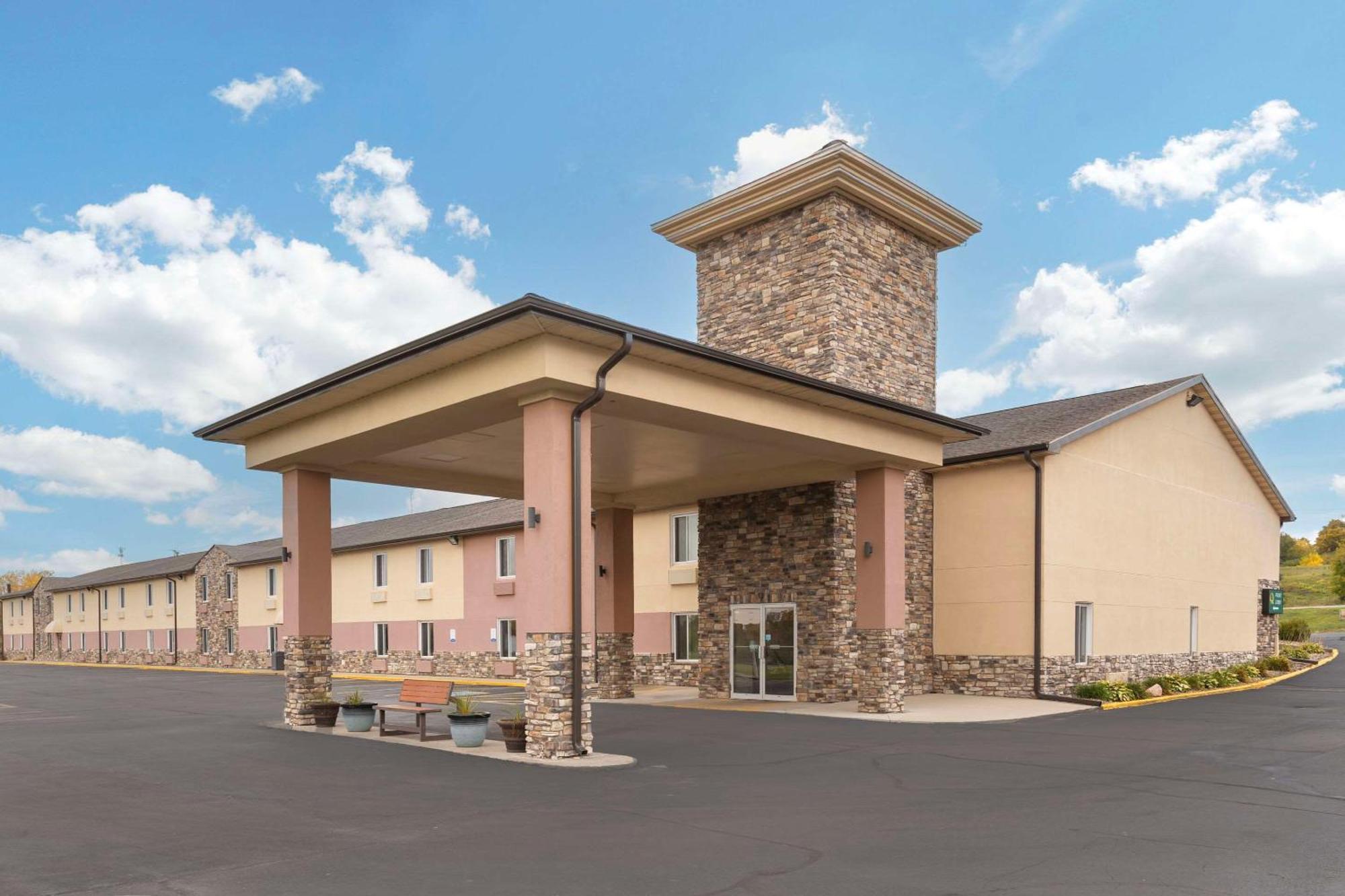 Quality Inn Newton At I-80 מראה חיצוני תמונה