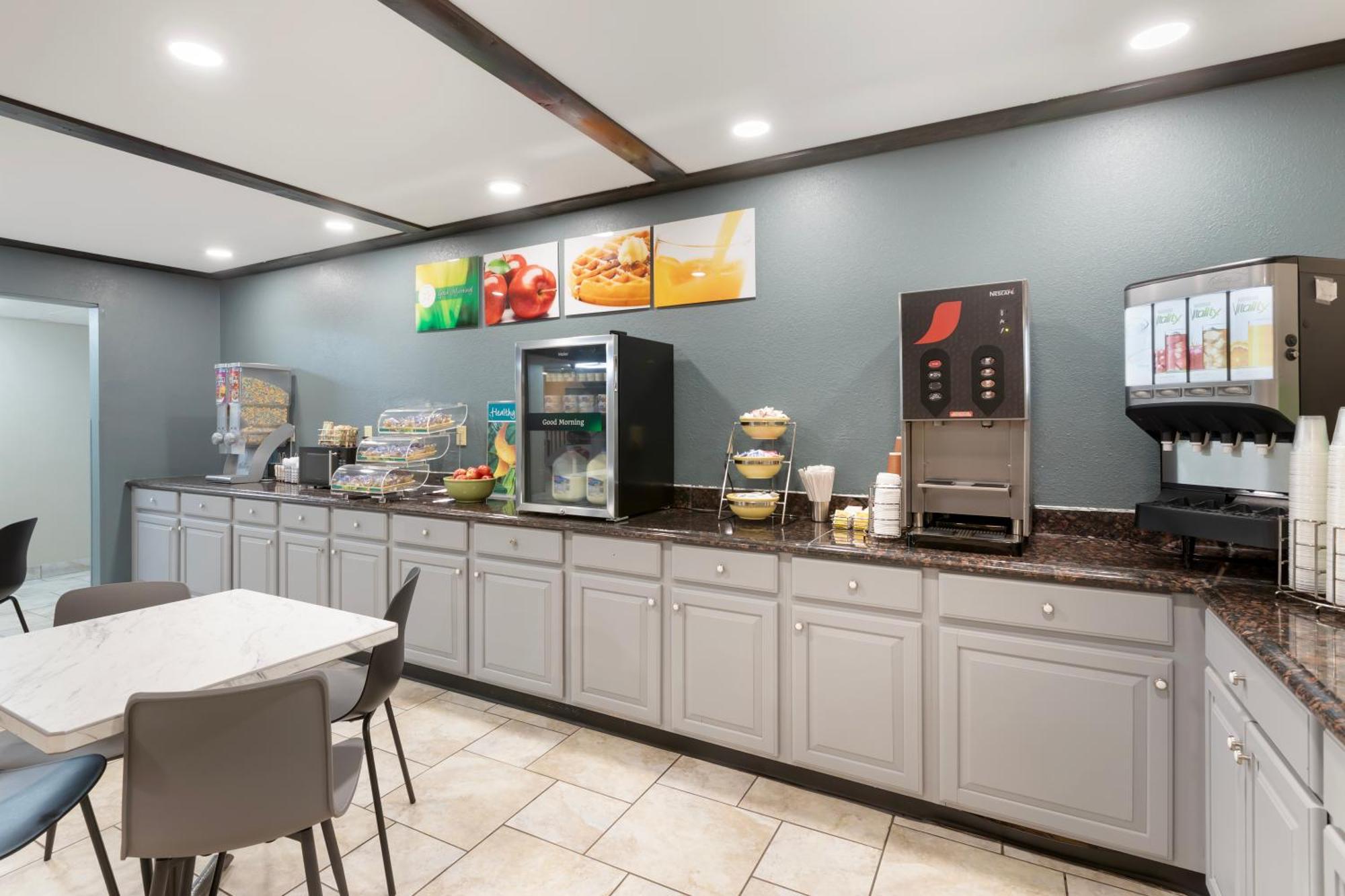 Quality Inn Newton At I-80 מראה חיצוני תמונה