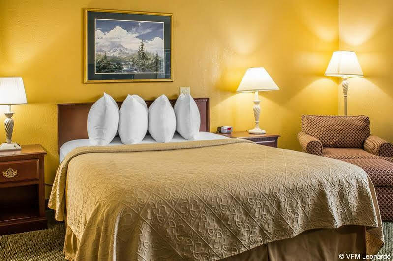 Quality Inn Newton At I-80 מראה חיצוני תמונה