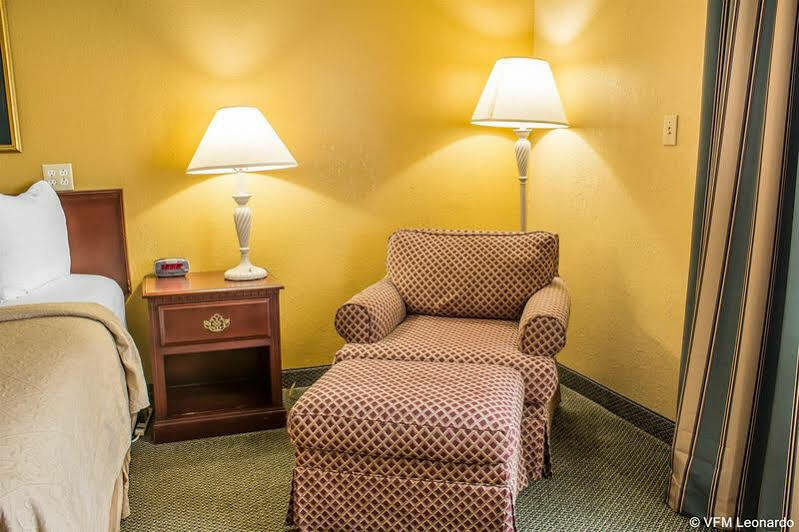 Quality Inn Newton At I-80 מראה חיצוני תמונה