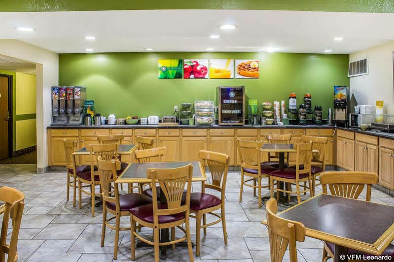 Quality Inn Newton At I-80 מראה חיצוני תמונה